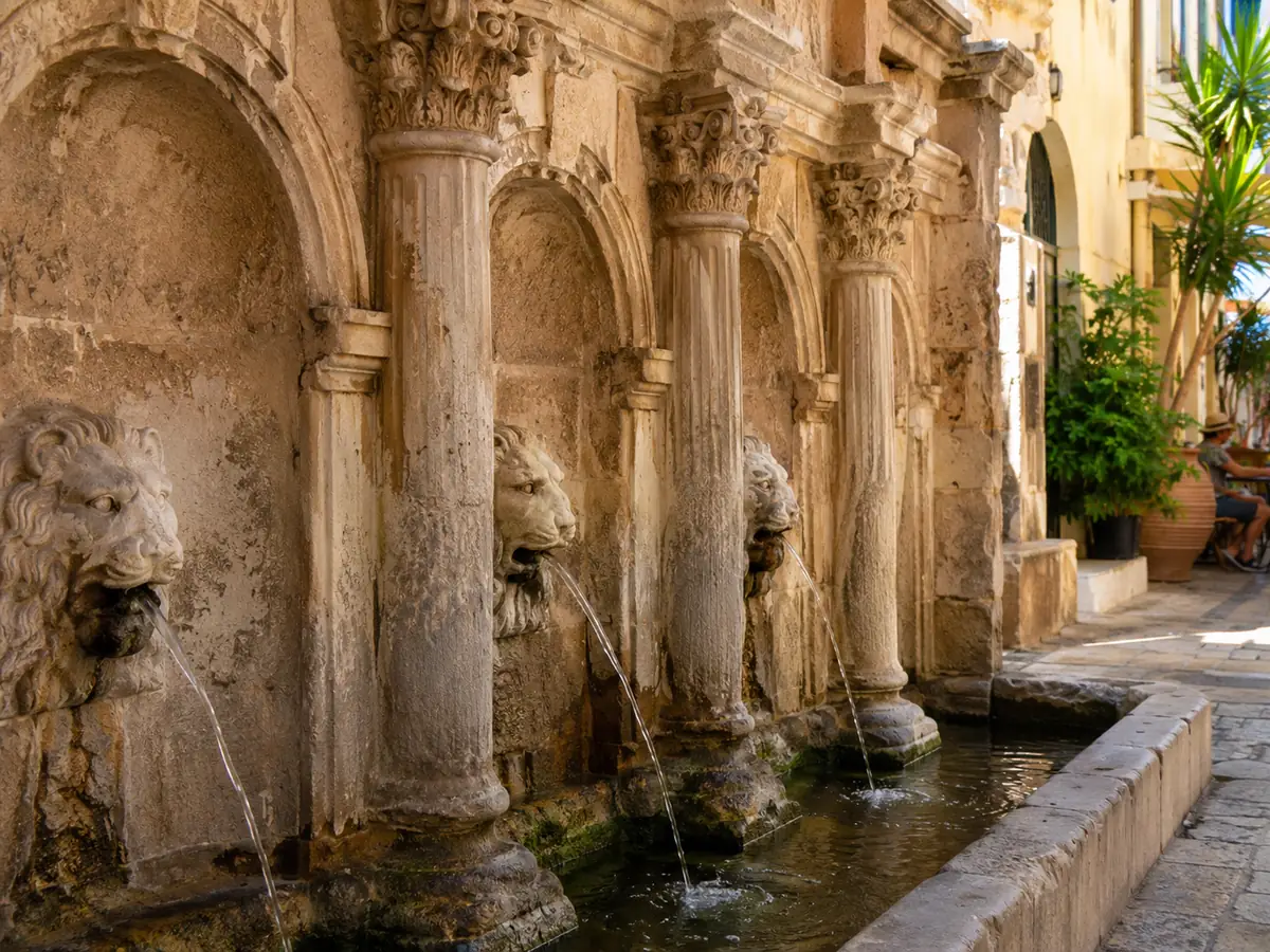 Die venezianischen Mauern der Fortezza über der Altstadt von Rethymno